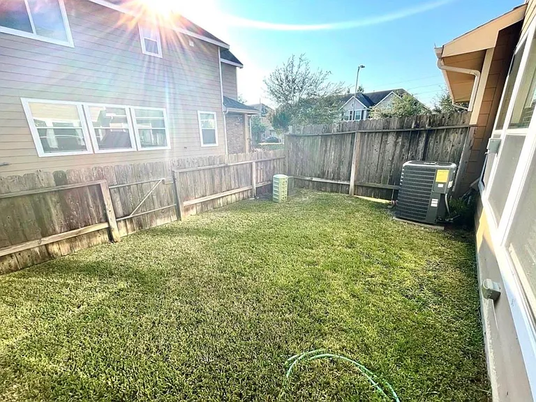 8318 Greys Ln — Photo 16