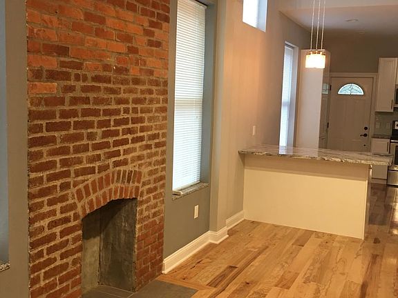 2nd image of 298 Kelton Ave #3
