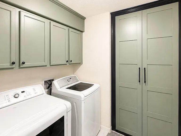 202 Mossberg Ln — Photo 12