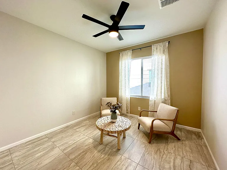 1436 E Basalt Dr — Photo 11