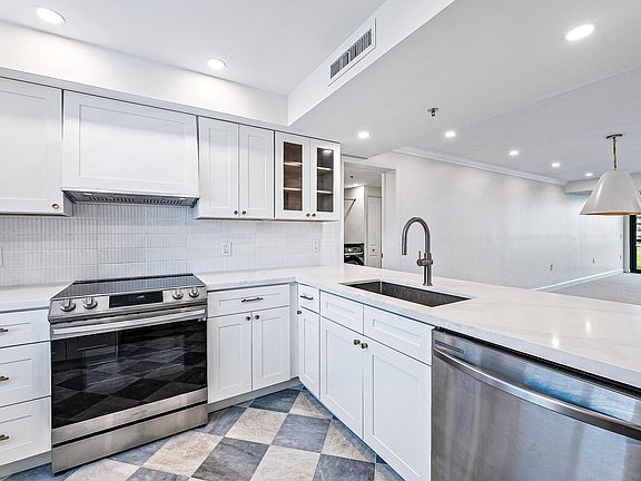4th image of 601 S Seas Drive #304
