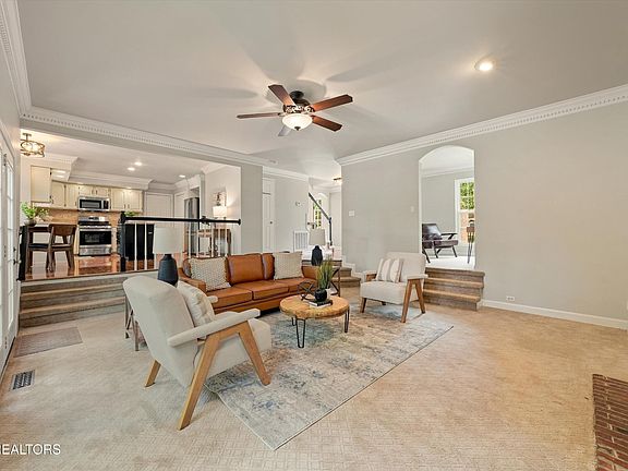 5th image of 8409 Thornbury Ct