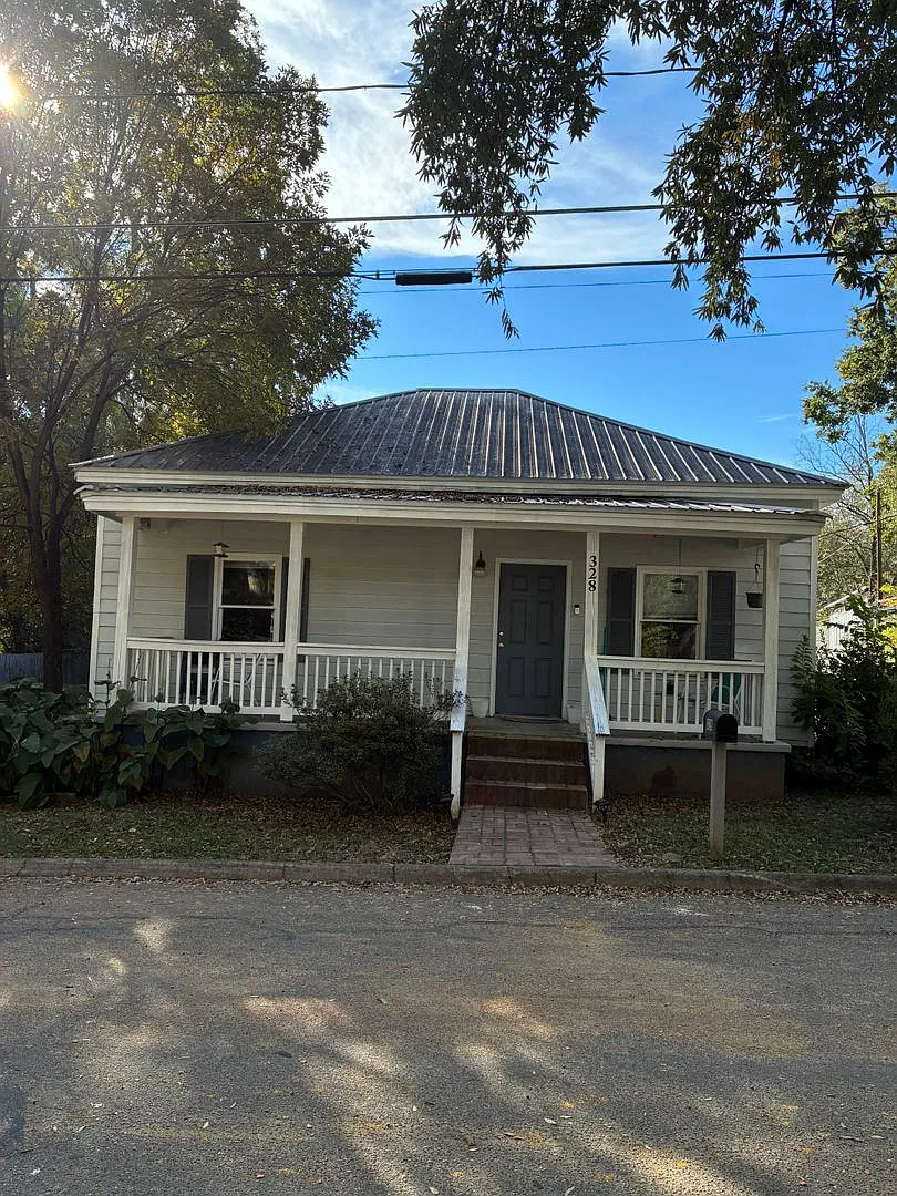 2 Bedroom/1 Bathroom House in New Town — Photo 2