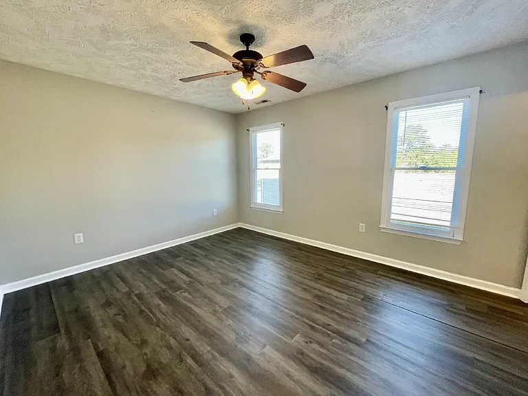 184 Brandywood Ct — Photo 16