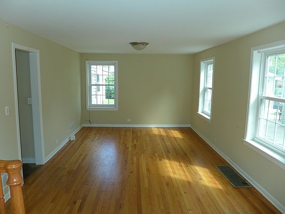 3rd image of 2515 Silver Creek Dr