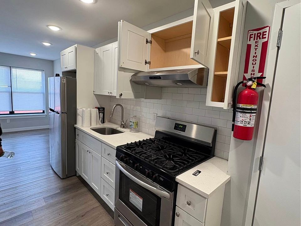 2nd image of 180 Cedar St #313