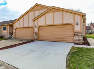 42365 Willow Tree Ln W, Clinton Township, MI 48038