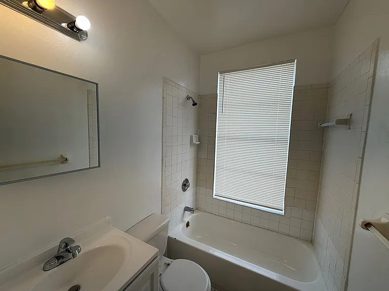 2716 S Dixie Hwy — Photo 20