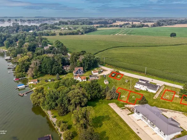 W10723 Blackhawk Trail #9, Fox Lake, WI 53933