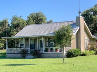 390 Deer Trail Ln, Goliad, TX 77963
