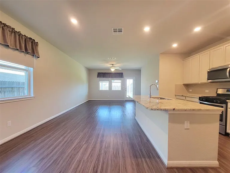 220 Mountain Valley St — Photo 5