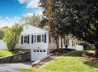 17 Huckleberry Hill Rd, Brookfield, CT 06804