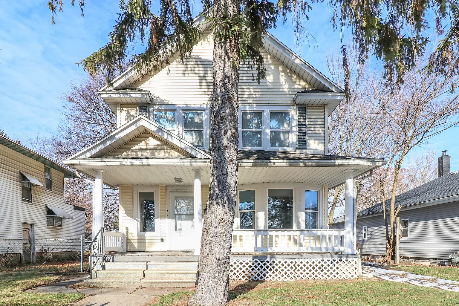 1215 E Calvert St photo 1