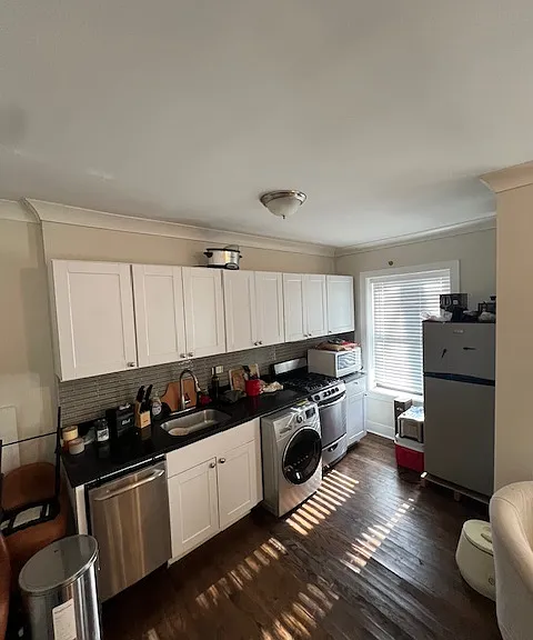 2535 N Seminary Ave — Photo 2