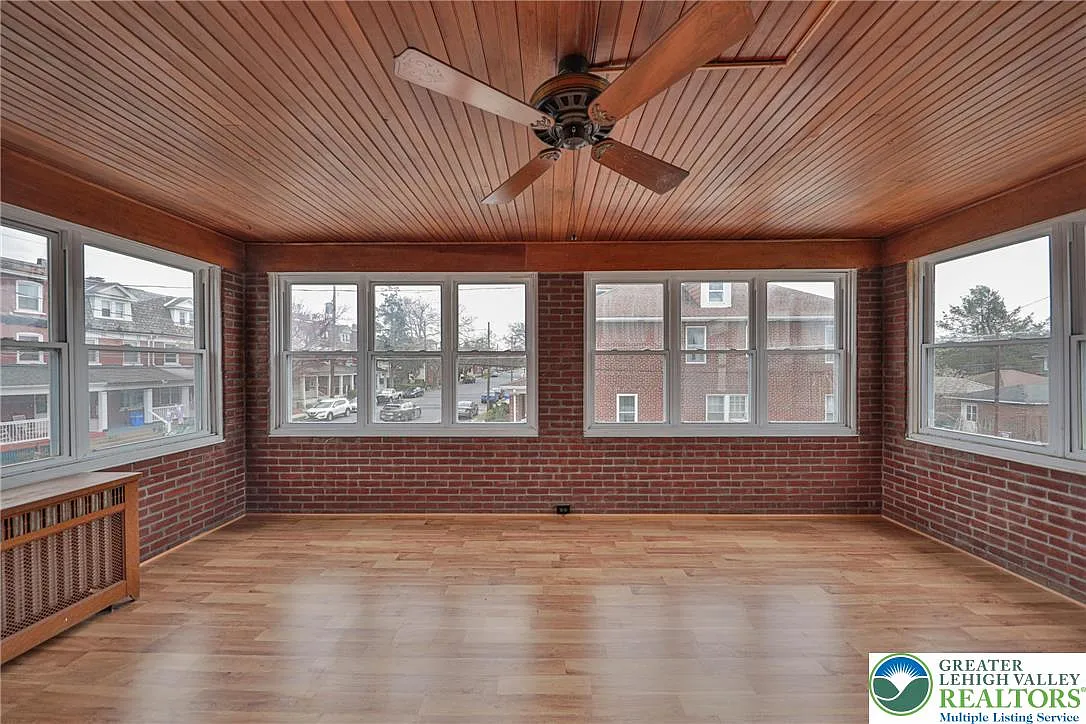 2 bed, 1.0 bath, 1471 sqft, $1,750 — Photo 4