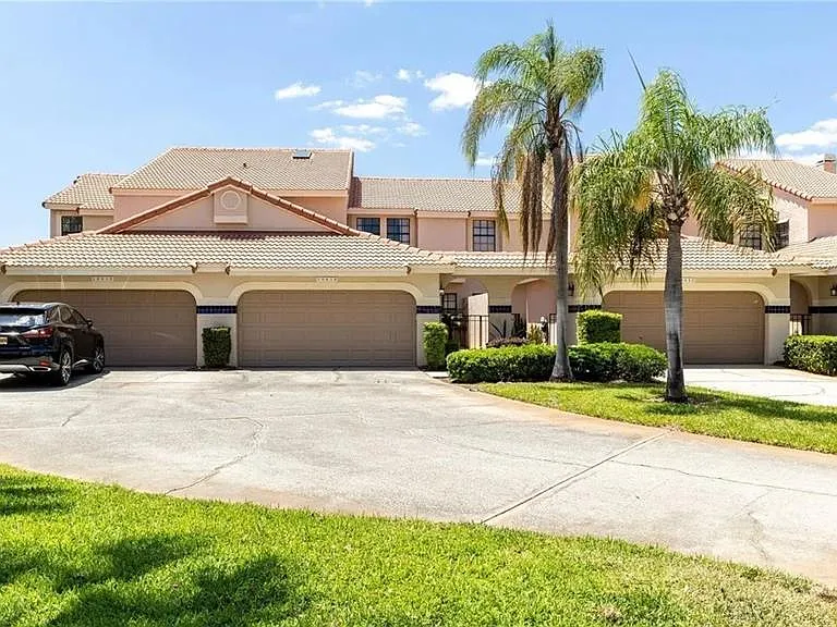 10438 Saint Tropez Pl — Photo 2