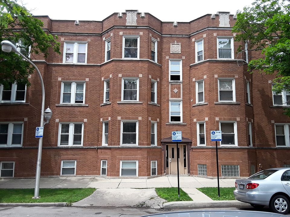 1st image of 2916 W Rosemont Ave APT 1