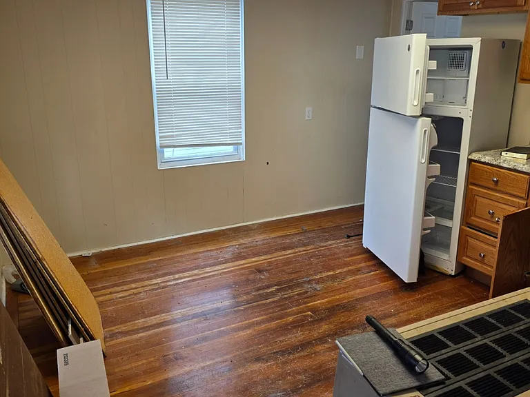 16-18 Hedley Ave #1LR — Photo 3