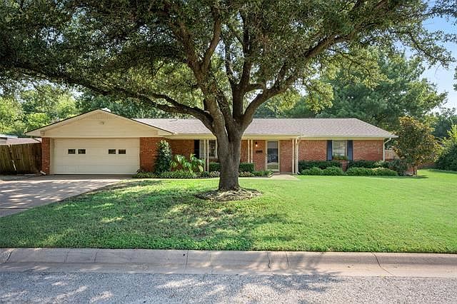 1st image of 7505 Evelyn Dr