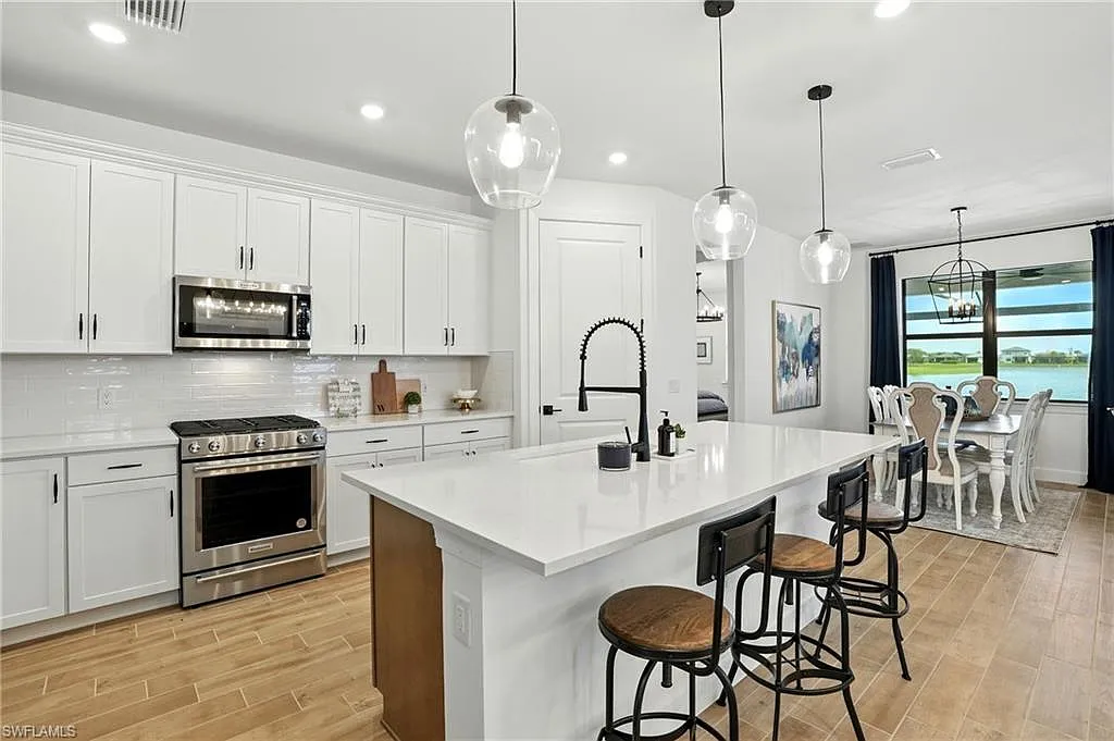 3 bed, 3.0 bath, 2126 sqft, $10,000 — Photo 3