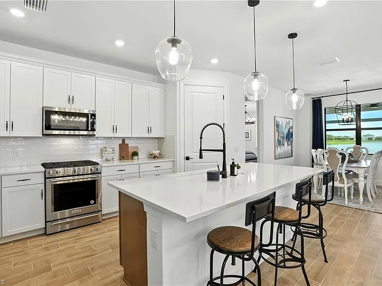 18282 Parksville Dr — Photo 3
