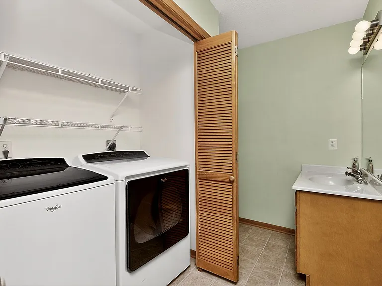 760 SE Carefree Ln — Photo 11