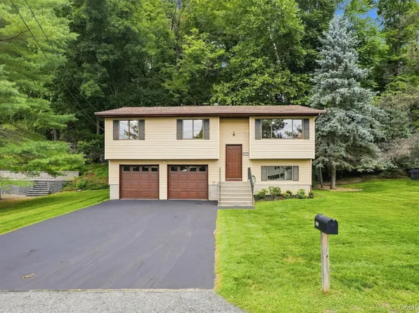 107 Sutton Park Road, Poughkeepsie, NY 12603