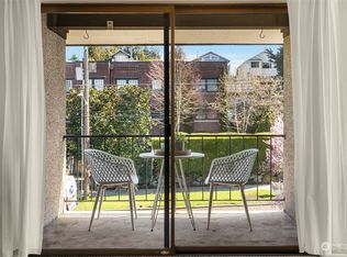 2633 Franklin Ave E APT 301, Seattle, WA