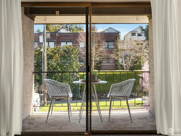 2633 Franklin Avenue E #301, Seattle, WA 98102