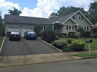 5 Whitewood Rd, Edison, NJ 08820