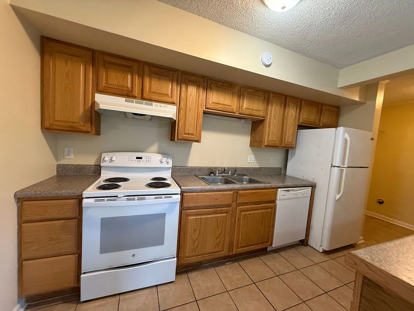 3 Bedroom 1.5 Bathroom — Photo 4