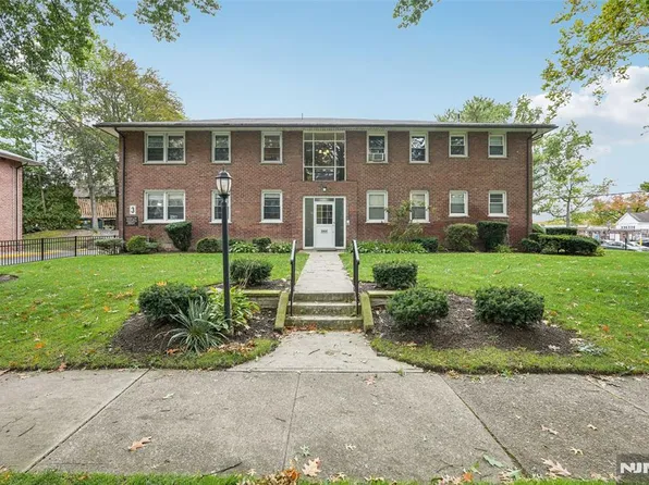 25-02 High St APT F, Fair Lawn, NJ 07410