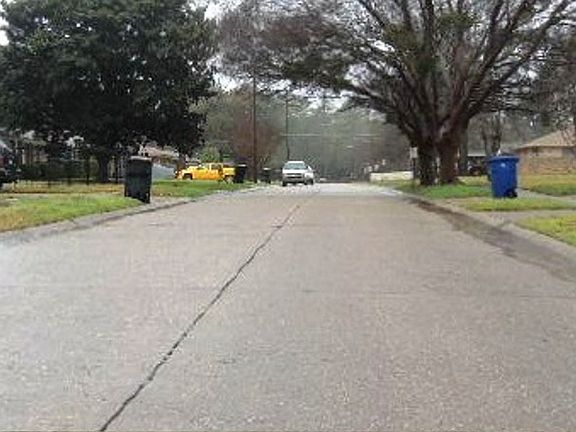 2nd image of 2911 Lakehurst Ave