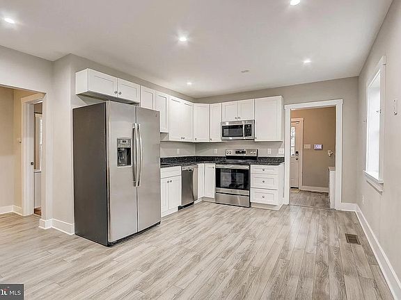 3rd image of 530 Richards Rd