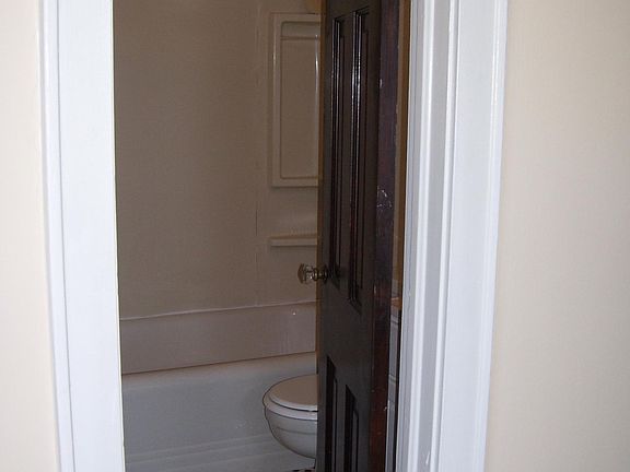 4th image of 610 E North St APT 8