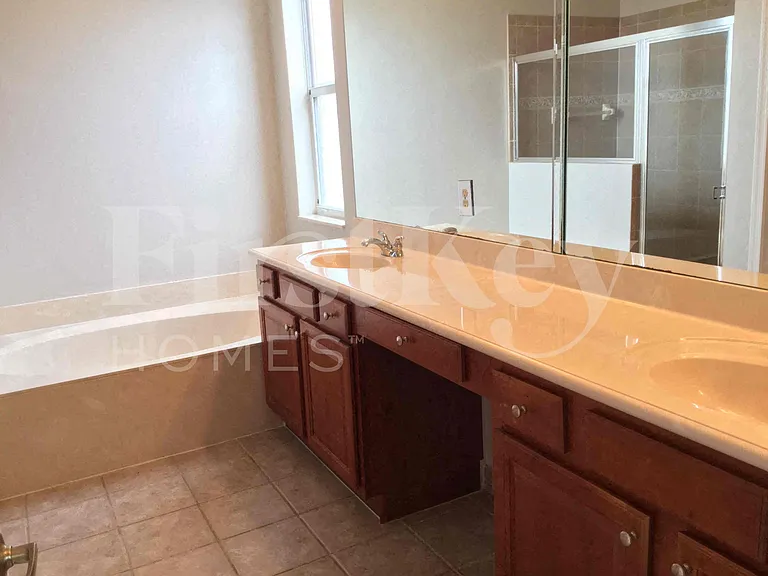 4104 NE 22nd Ln — Photo 22
