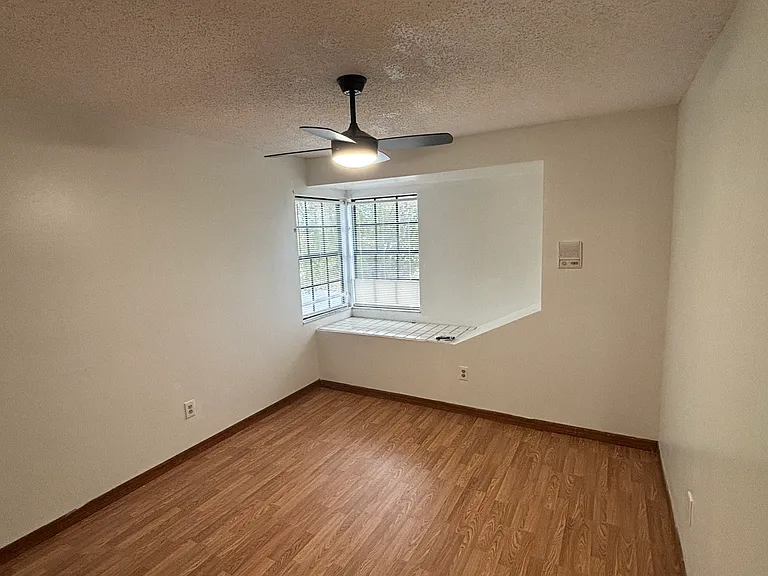 7400 Wade Meadow Ct — Photo 12