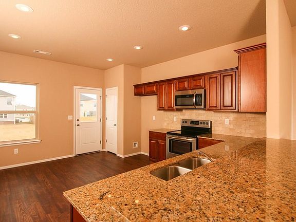 4th image of 806 SW Pure Globe St