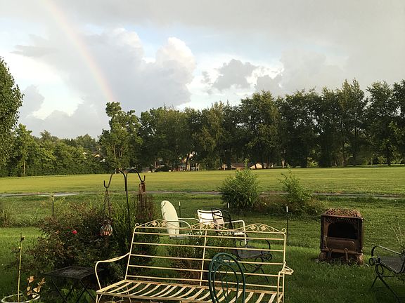 Quiet, no houses in backyard