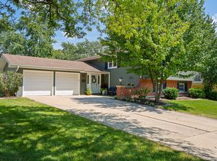 1945 Oakdale Rd, Hoffman Estates, IL 60169