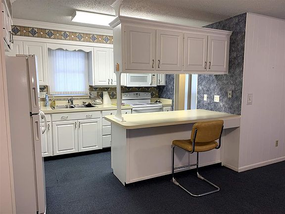 3rd image of 1733 Felten Dr