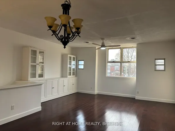 3152 Dundas St W #A, Toronto, ON M6P 2A1