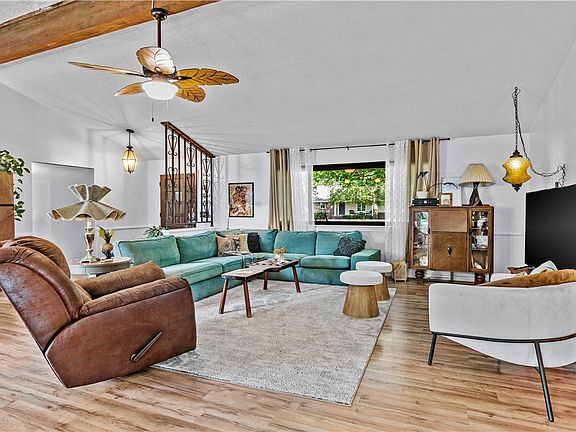 4th image of 9732 Palomino Dr