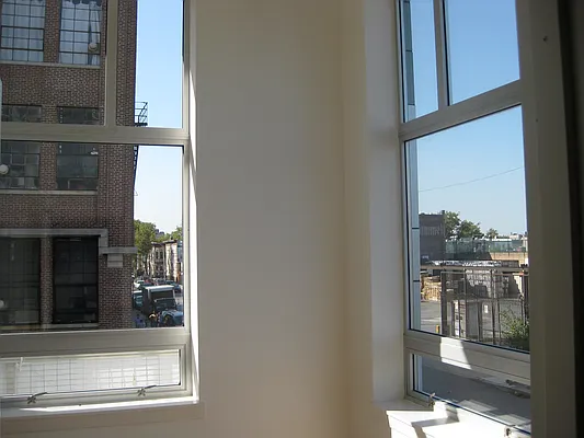 Rented by Joel Weisz, LREB | media 33