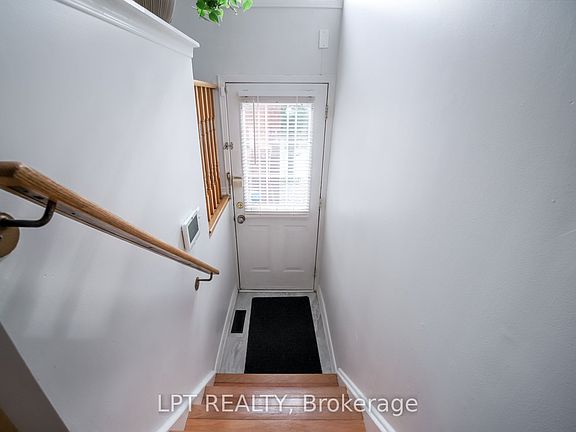 4th image of 1378 Meadowvale Rd #36