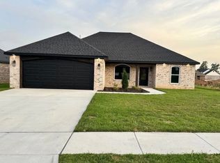 871 Round Top St, Prairie Grove, AR 72753