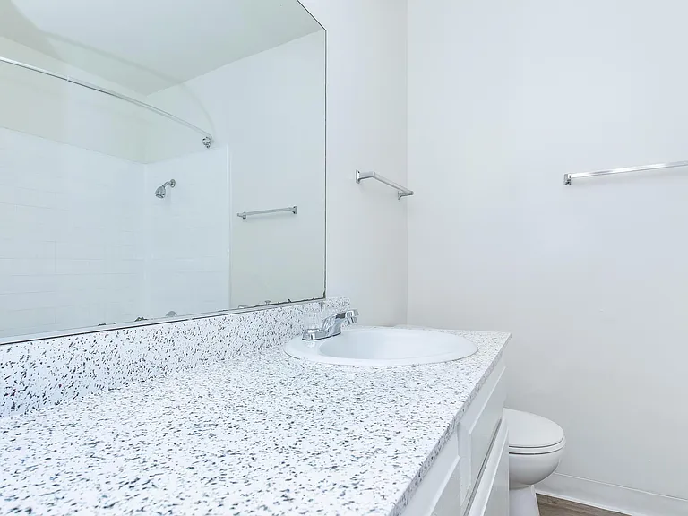 Buena La Vista Apartment Homes — Photo 61
