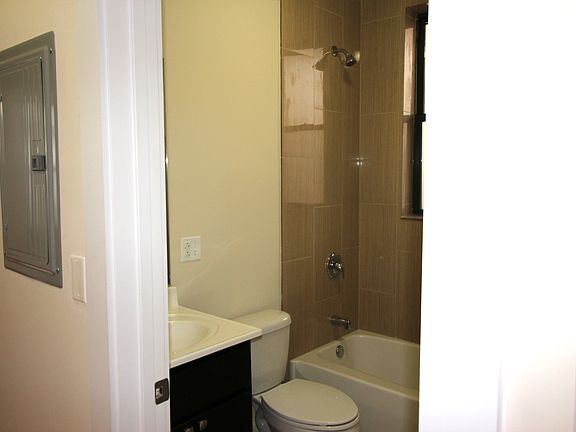 5th image of 2540 W Augusta Blvd #1R