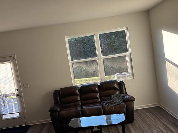 3rd image of 52 Padley Dr