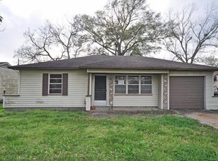 408 Farrer St, Angleton, TX 77515